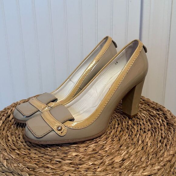 Tod's Grey Taupe Patent Leather Stacked Heels with Buckle - 39 - Great Condition - Picture 2 of 13